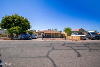 3741 Moreland St, Phoenix, AZ 85009
