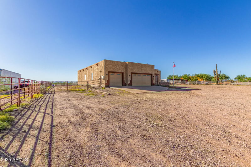 37416 240th Dr, Morristown, AZ 85342