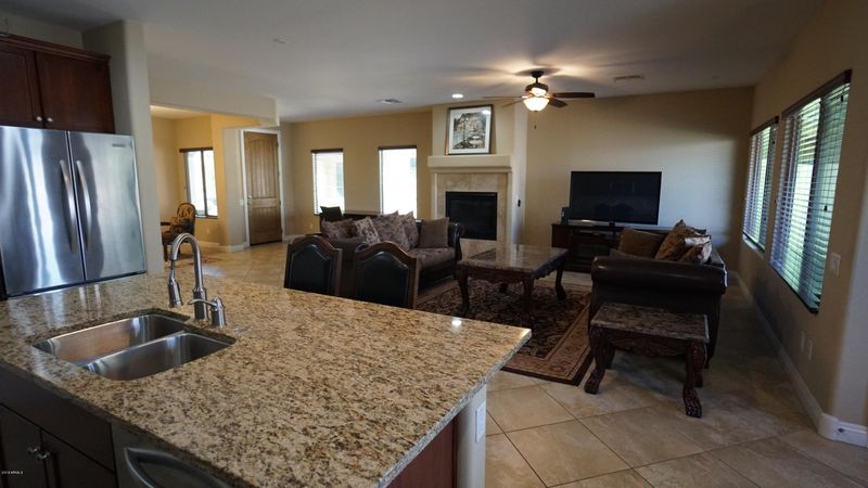 3742 E Zachary Dr, Phoenix, AZ 85050