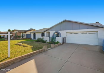 3747 Campo Bello Dr, Glendale, AZ 85308