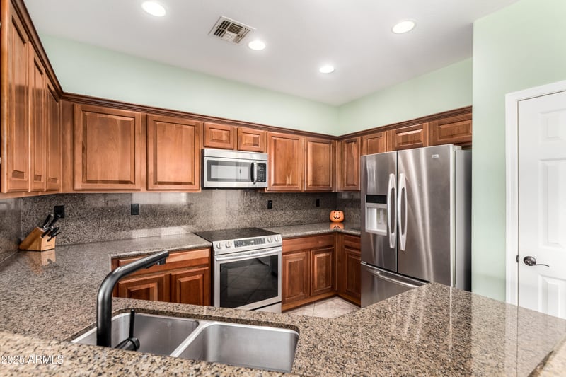 3747 Desert Creek Ln, Phoenix, AZ 85086