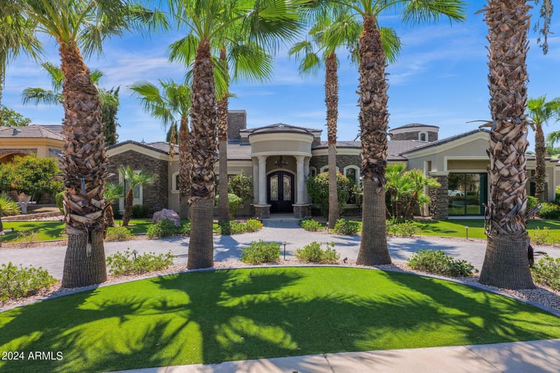 3749 Juniper Cir, Mesa, AZ 85205