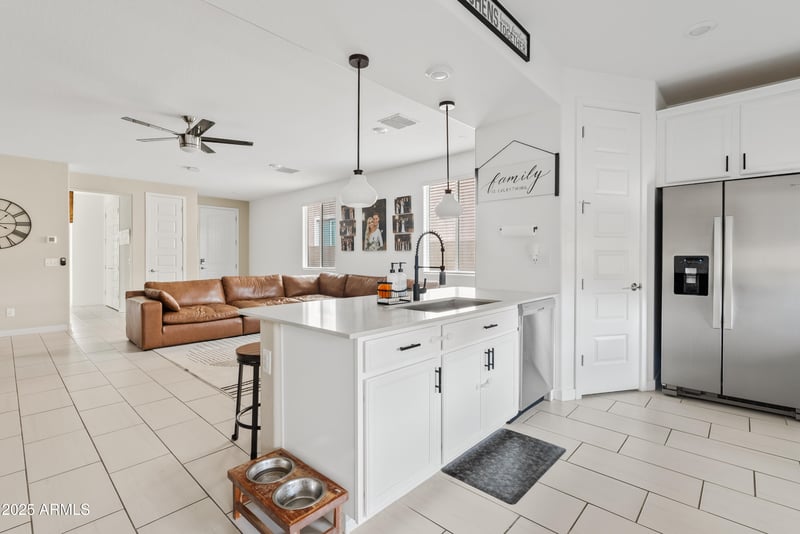 377 Pinnacle Ridge Dr, San Tan Valley, AZ 85140