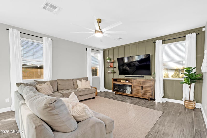 37762 N Poplar Rd, San Tan Valley, AZ 85140
