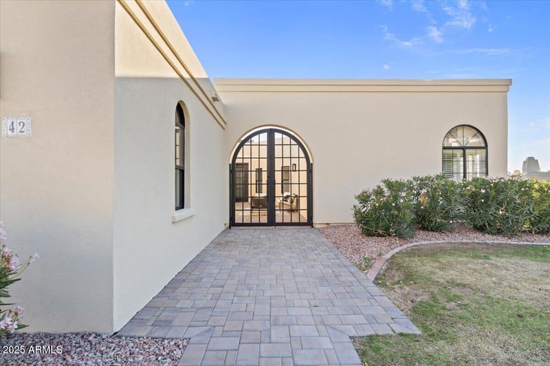 3800 Lincoln Dr #42, Phoenix, AZ 85018