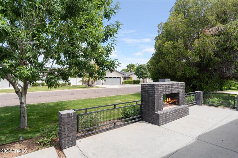 3801 E Heatherbrae Dr, Phoenix, AZ 85018