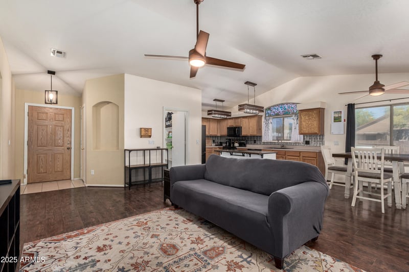 38018 23rd Ave, Phoenix, AZ 85086