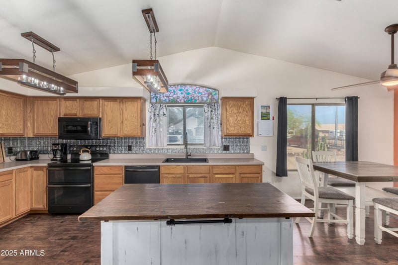 38018 23rd Ave, Phoenix, AZ 85086