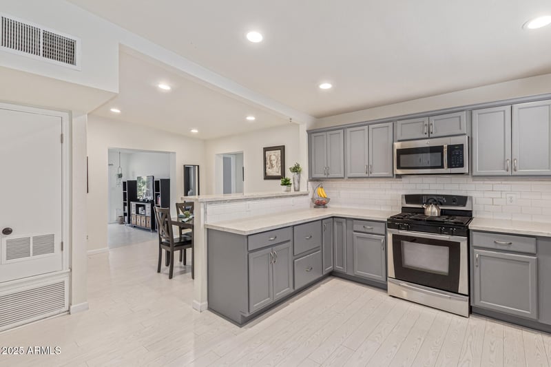3802 Shaw Butte Dr, Phoenix, AZ 85028