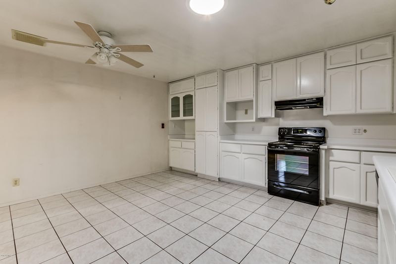 3802 W Echo Ln, Phoenix, AZ 85051
