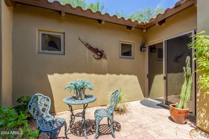 3807 E Crest Ln, Phoenix, AZ 85050