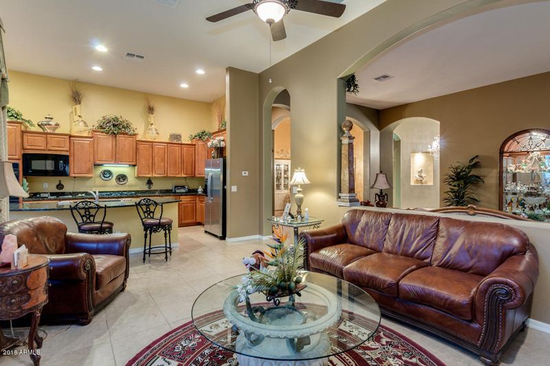 3811 E Crest Ln, Phoenix, AZ 85050