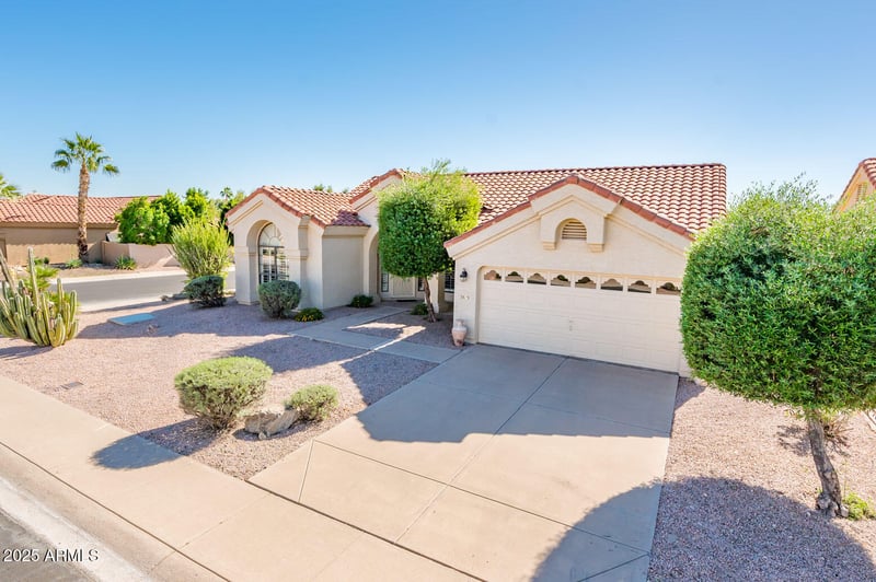 3813 Desert Flower Ln, Phoenix, AZ 85044