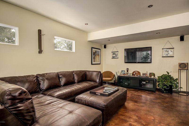3814 S 9th St, Phoenix, AZ 85040