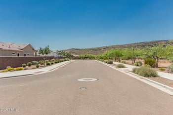 3816 White Feather Ln, Phoenix, AZ 85083