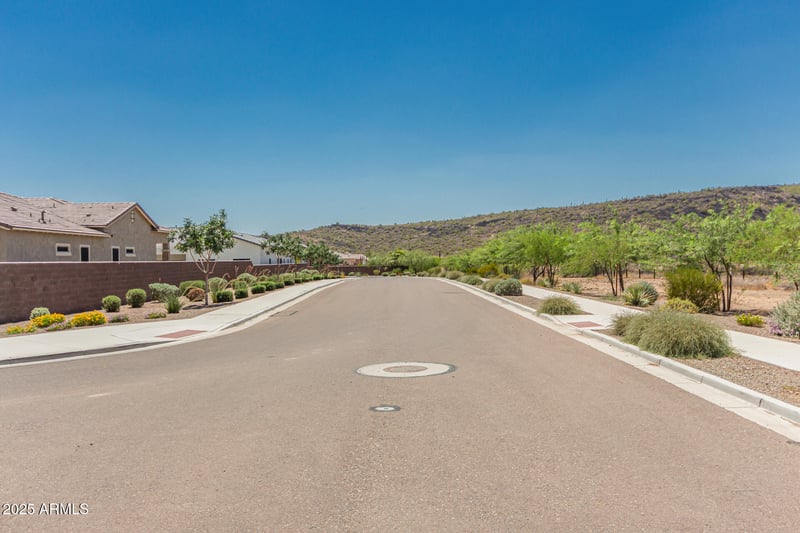 3816 White Feather Ln, Phoenix, AZ 85083