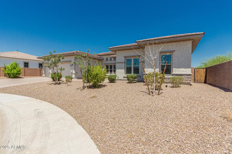 3816 White Feather Ln, Phoenix, AZ 85083