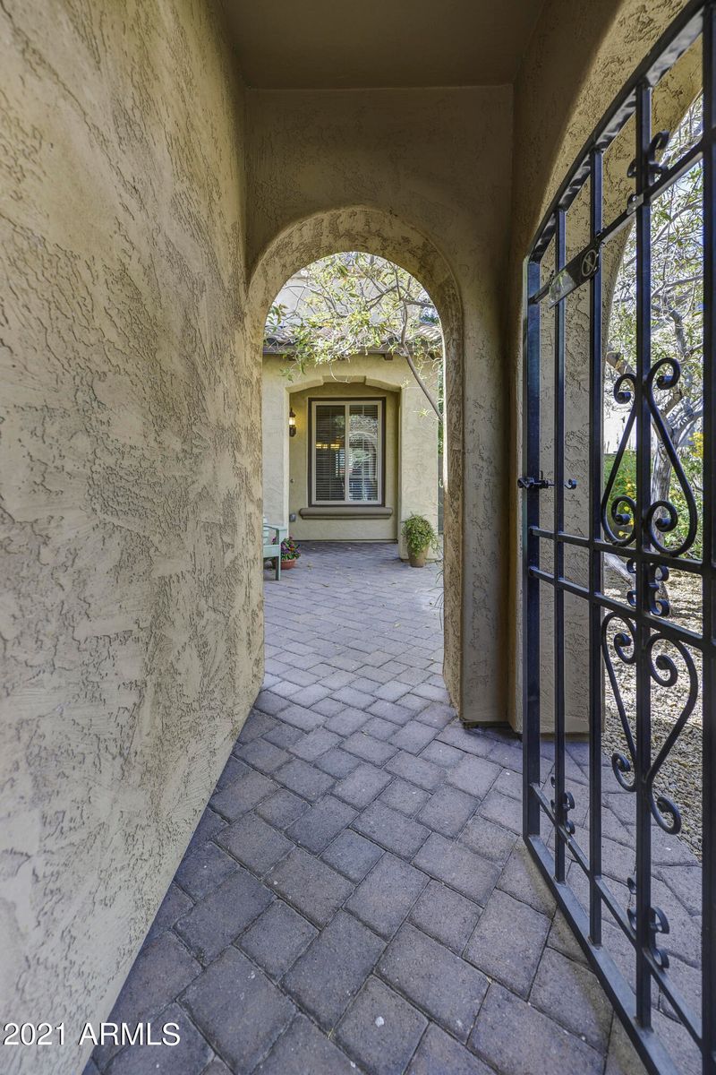 3817 E Matthew Dr E, Phoenix, AZ 85050