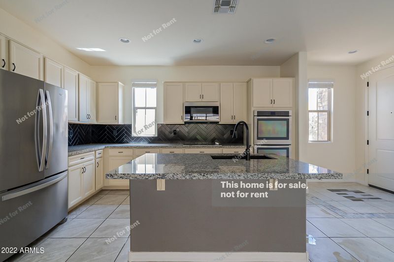 3818 E Branham Ln, Phoenix, AZ 85042