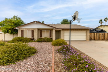 3820 Woodridge Dr, Glendale, AZ 85308