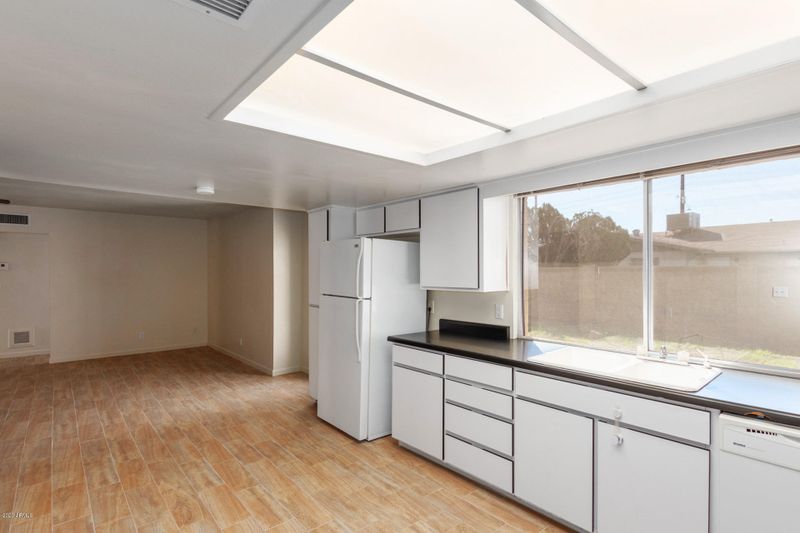 3821 W Loma Ln, Phoenix, AZ 85051
