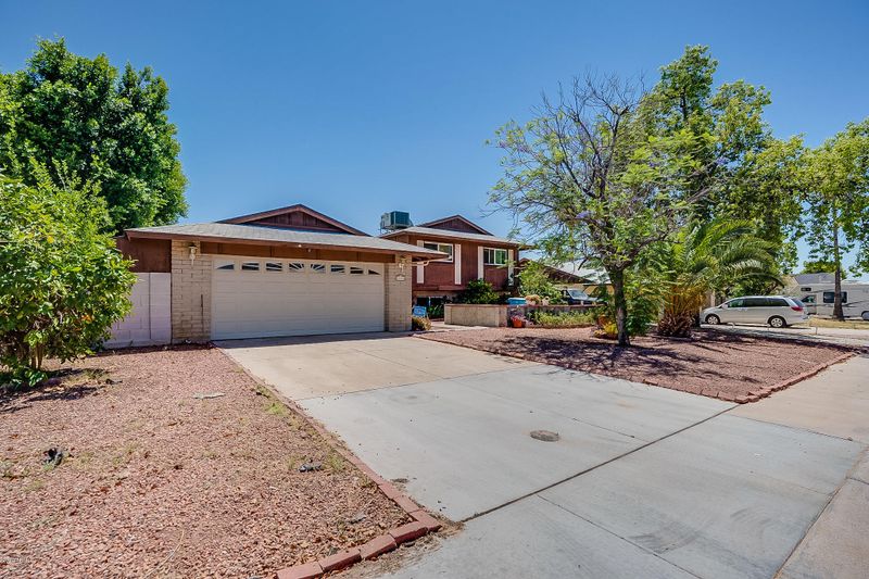 3821 W Saint Moritz Ln, Phoenix, AZ 85053