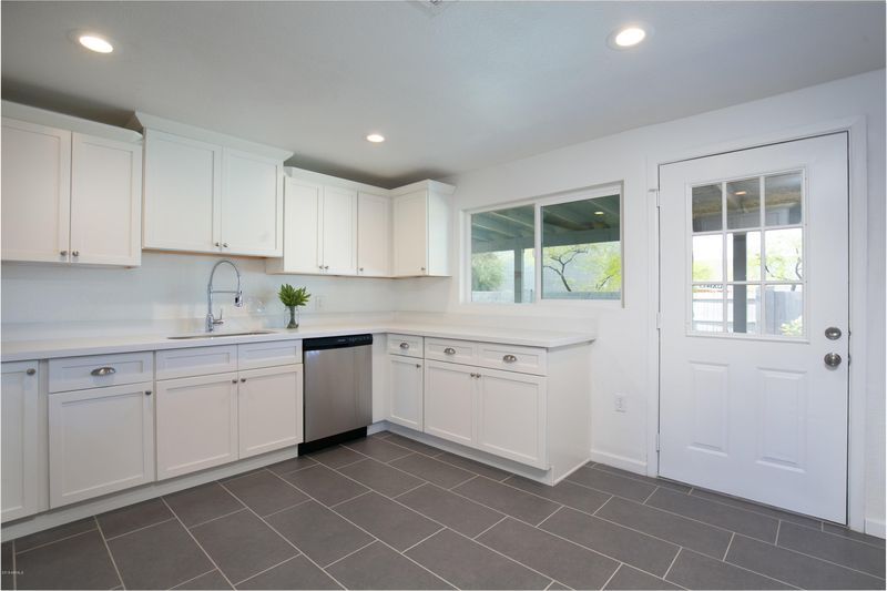 3823 E Ludlow Dr, Phoenix, AZ 85032