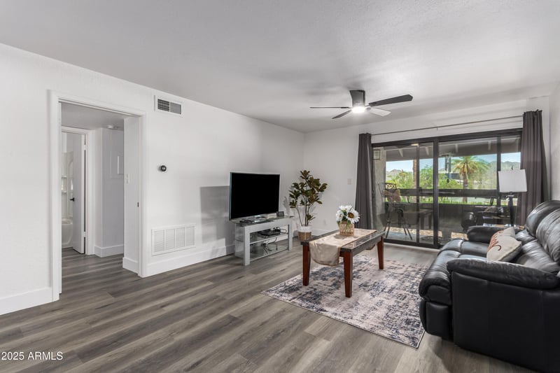3825 Camelback Rd #207, Phoenix, AZ 85018