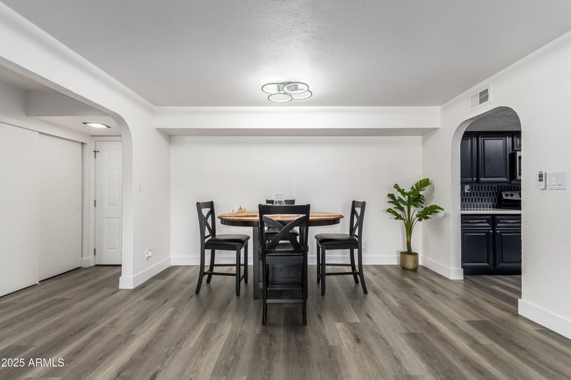 3825 Camelback Rd #207, Phoenix, AZ 85018