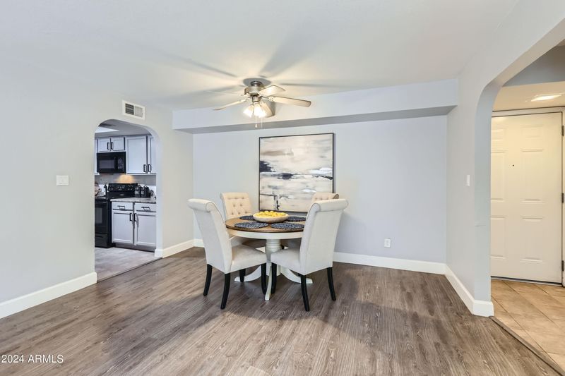 3825 E Camelback Rd #130, Phoenix, AZ 85018