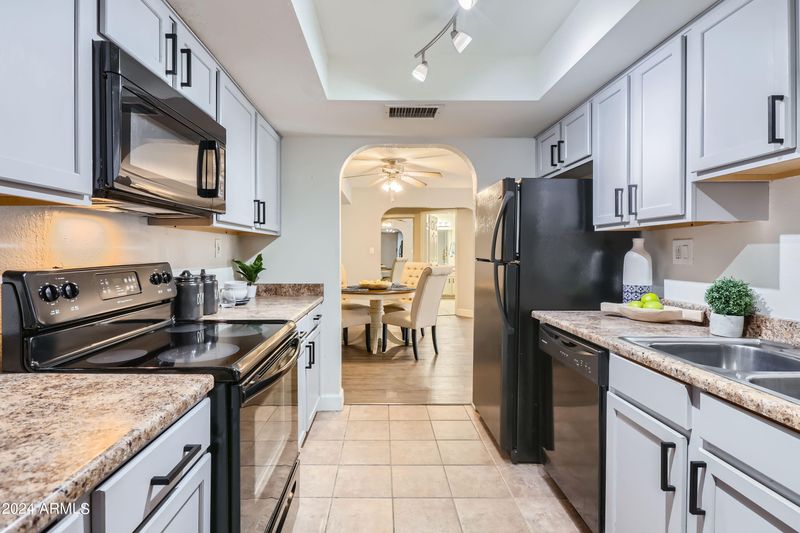3825 E Camelback Rd #130, Phoenix, AZ 85018