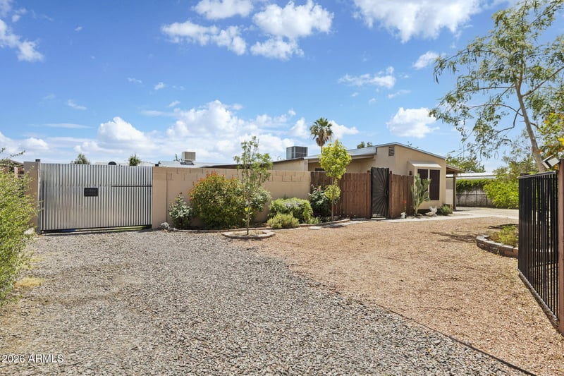 3825 Rose Garden Ln, Glendale, AZ 85308