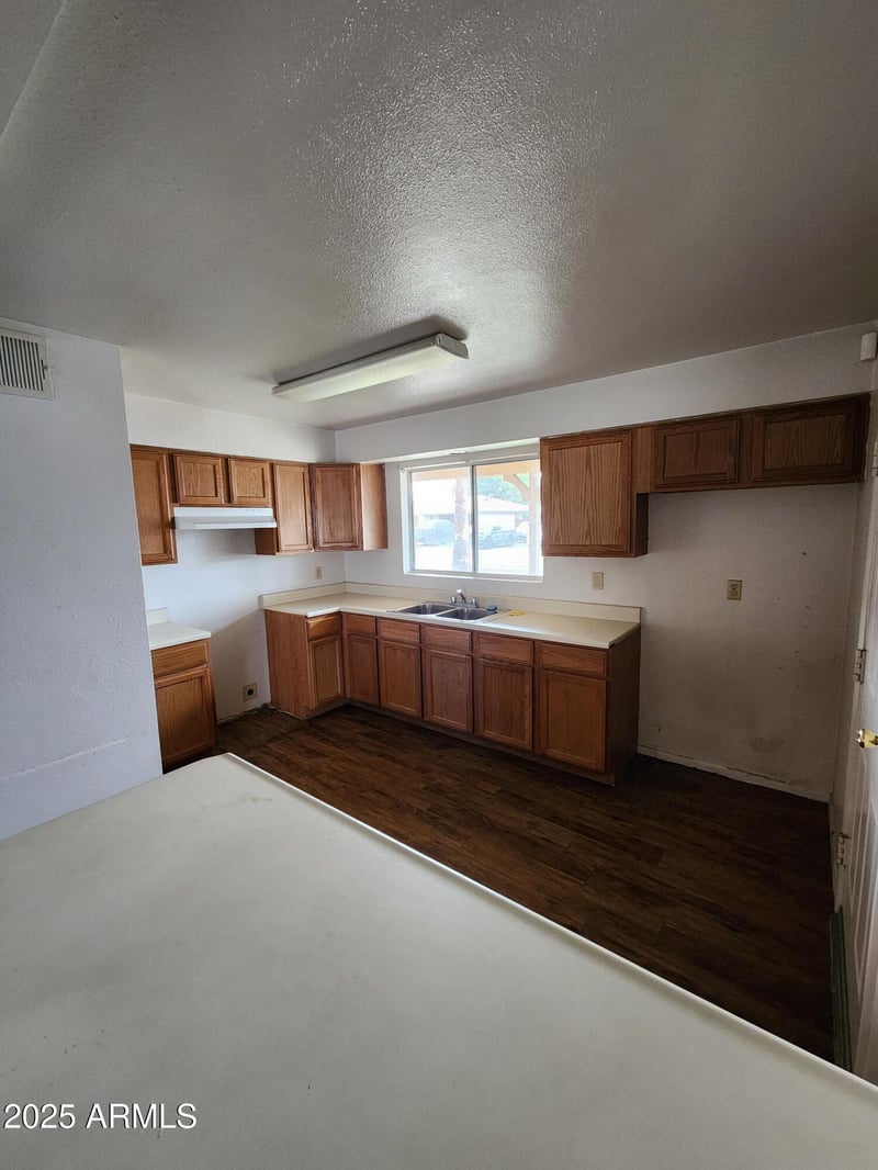 3826 Flynn Ln, Phoenix, AZ 85019