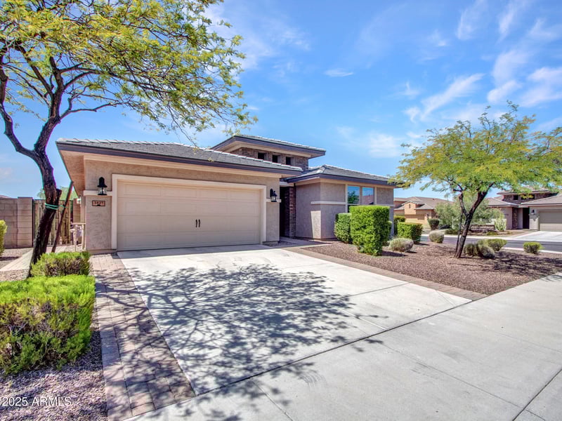 3827 Aracely Dr, New River, AZ 85087