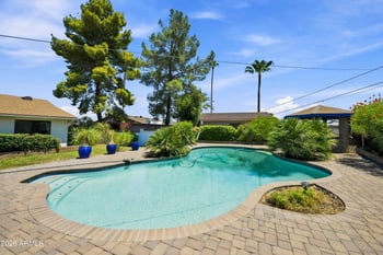 3827 Mercer Ln, Phoenix, AZ 85028