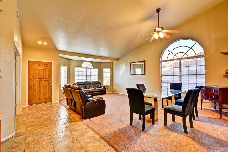 3829 W Misty Willow Ln, Glendale, AZ 85310