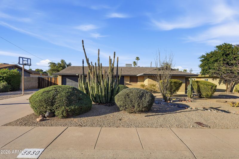 3830 E Shangri La Rd, Phoenix, AZ 85028