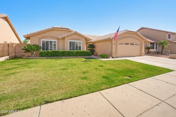 3833 Misty Willow Ln, Glendale, AZ 85310