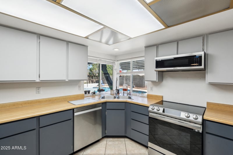 3833 Phelps Rd, Phoenix, AZ 85053
