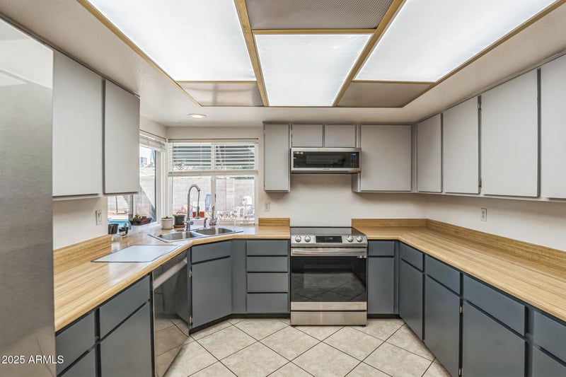 3833 Phelps Rd, Phoenix, AZ 85053