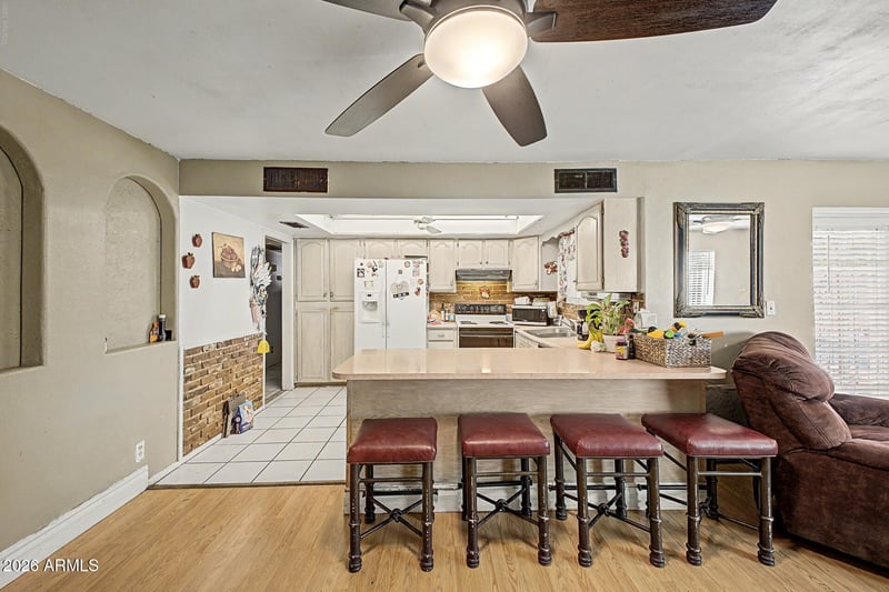 3833 W Vogel Ave, Phoenix, AZ 85051