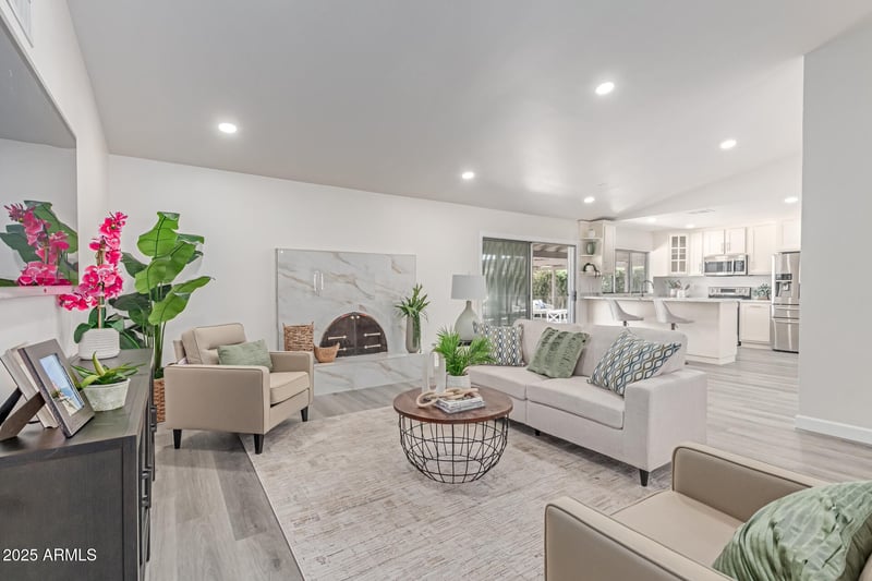 3833 Woodridge Dr, Glendale, AZ 85308