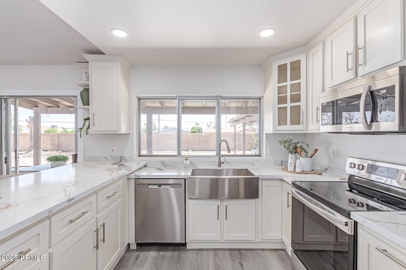 3833 Woodridge Dr, Glendale, AZ 85308