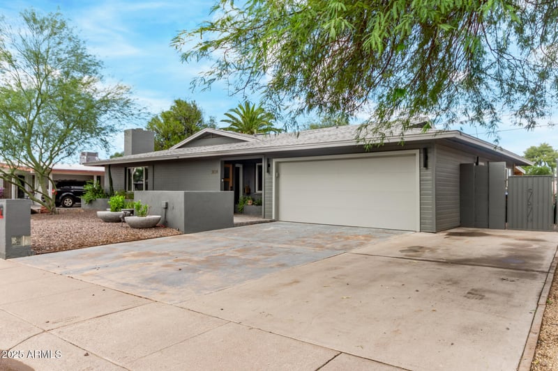 3834 Shaw Butte Dr, Phoenix, AZ 85028