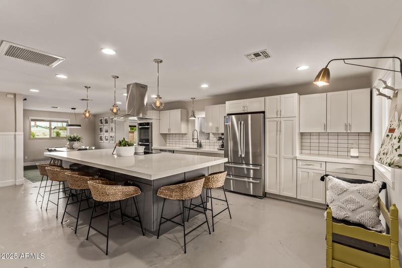 3834 Shaw Butte Dr, Phoenix, AZ 85028