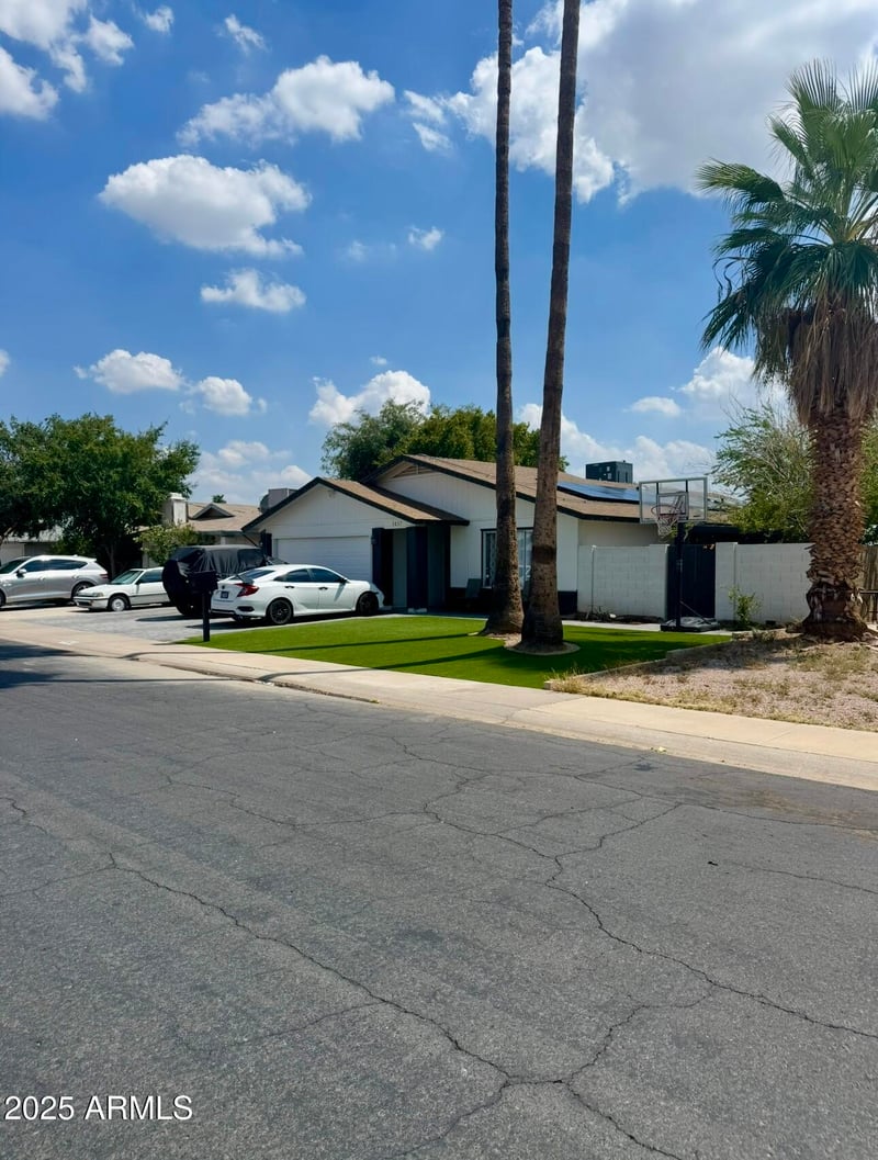 3837 Acapulco Ln, Phoenix, AZ 85053