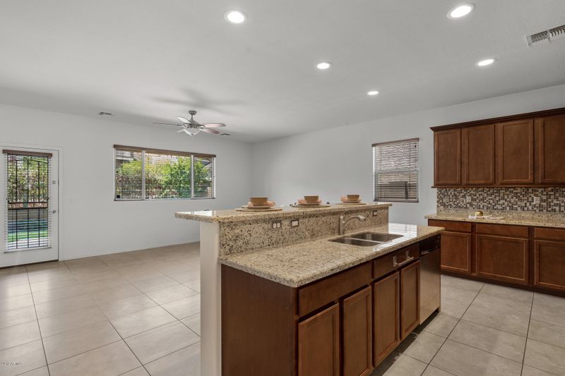 3837 E Branham Ln, Phoenix, AZ 85042
