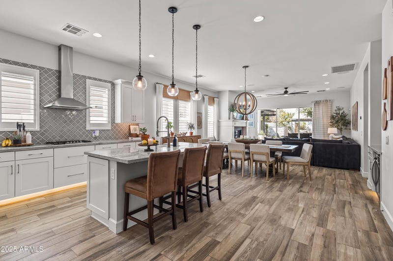 3838 E Crittenden Ln, Phoenix, AZ 85018