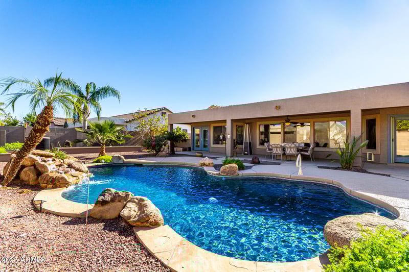 384 Chuckwagon Ln, San Tan Valley, AZ 85143