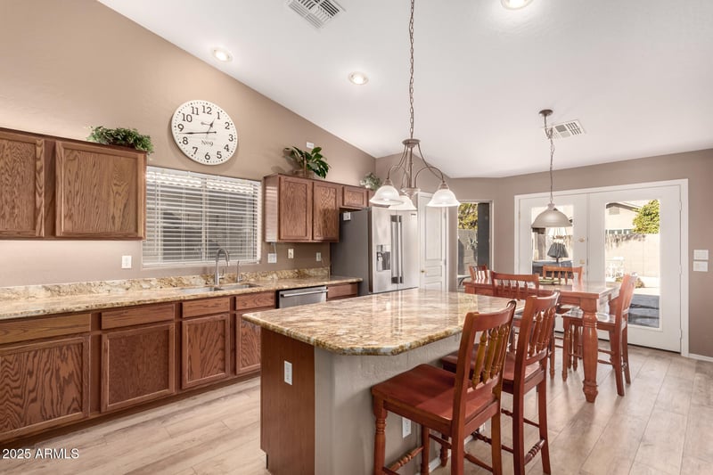 384 Chuckwagon Ln, San Tan Valley, AZ 85143